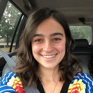 Meet your Posher, Adriana